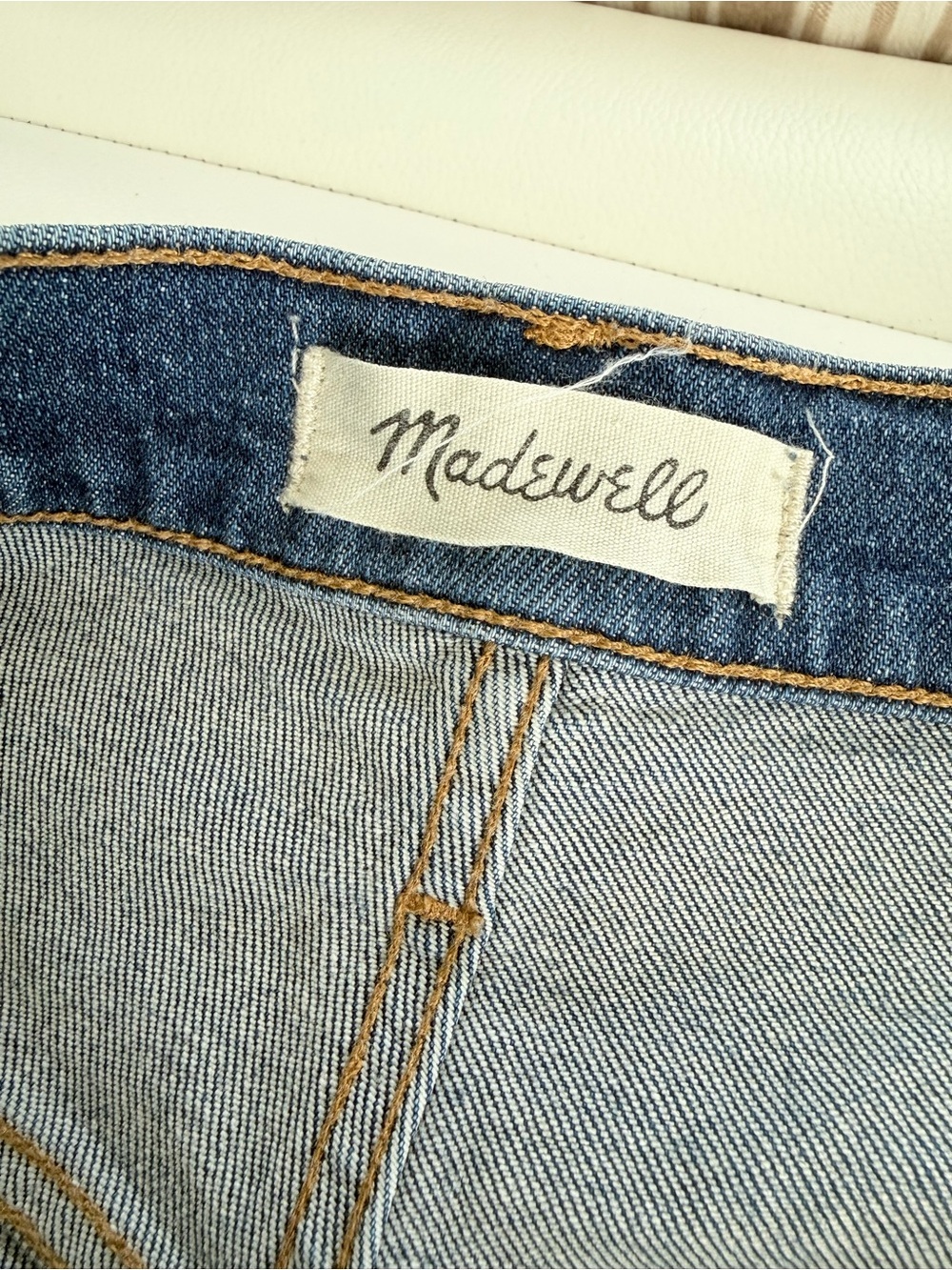 Madewell Light Blue Mom Jean with Knee Distress 29 - Picture 5 of 7